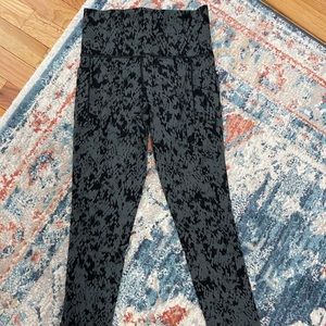 Athleta Salutation Stash Pocket Tight